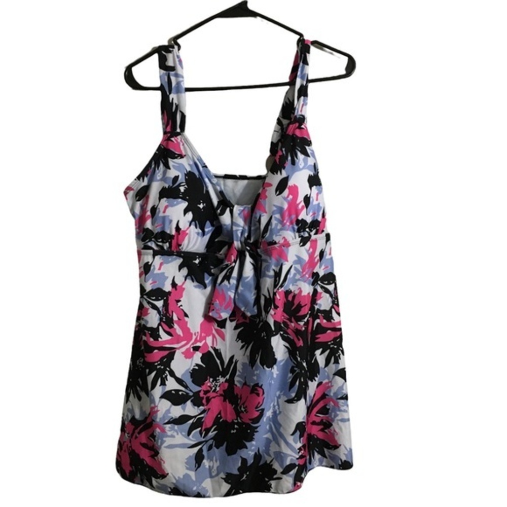 Danity floral tankini swimsuit set. Sz 54. New without tags.